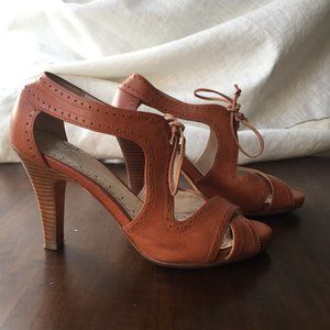 Brooks Brothers tan leather tie front heels sz 5